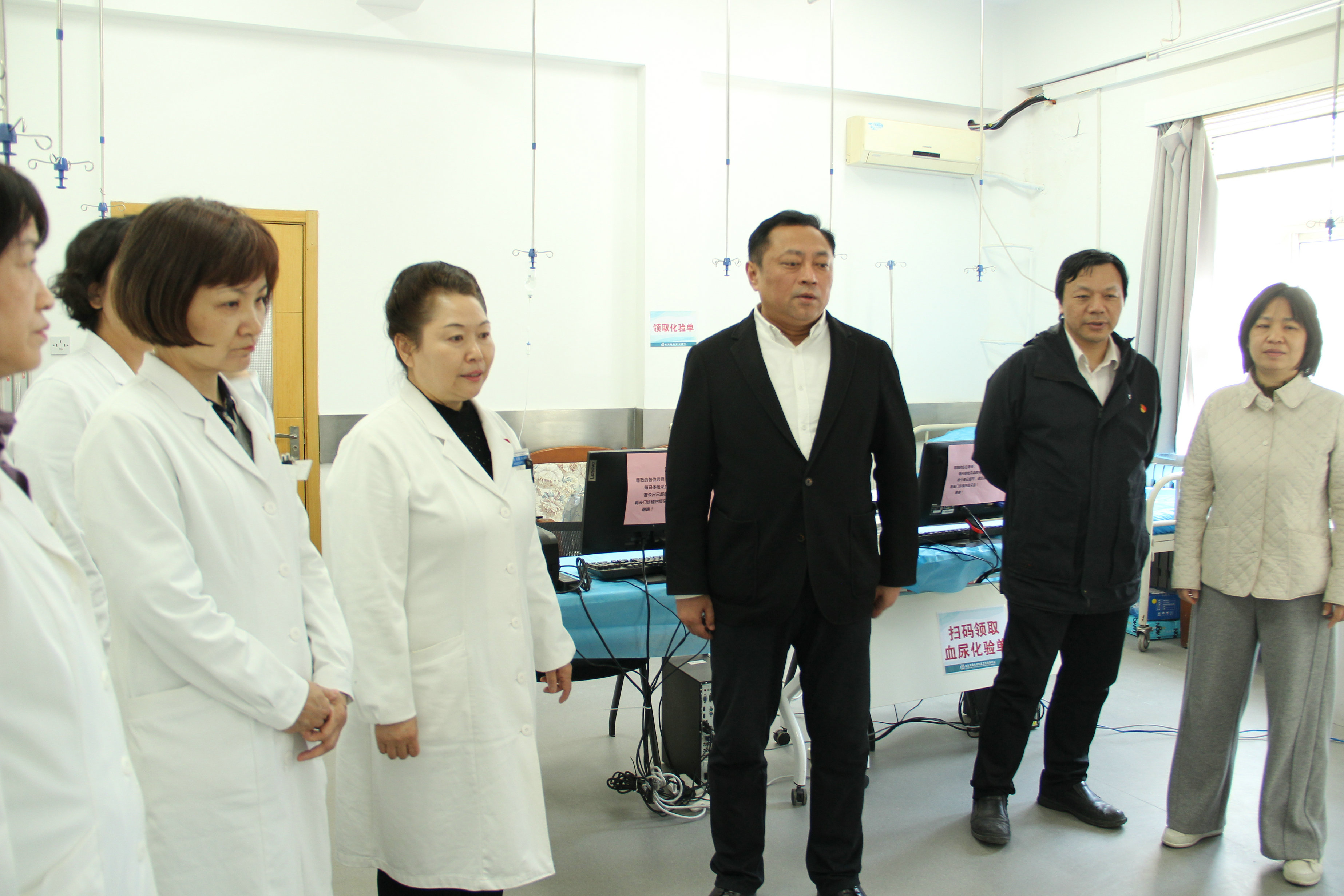 1-艾校长视察1.jpg