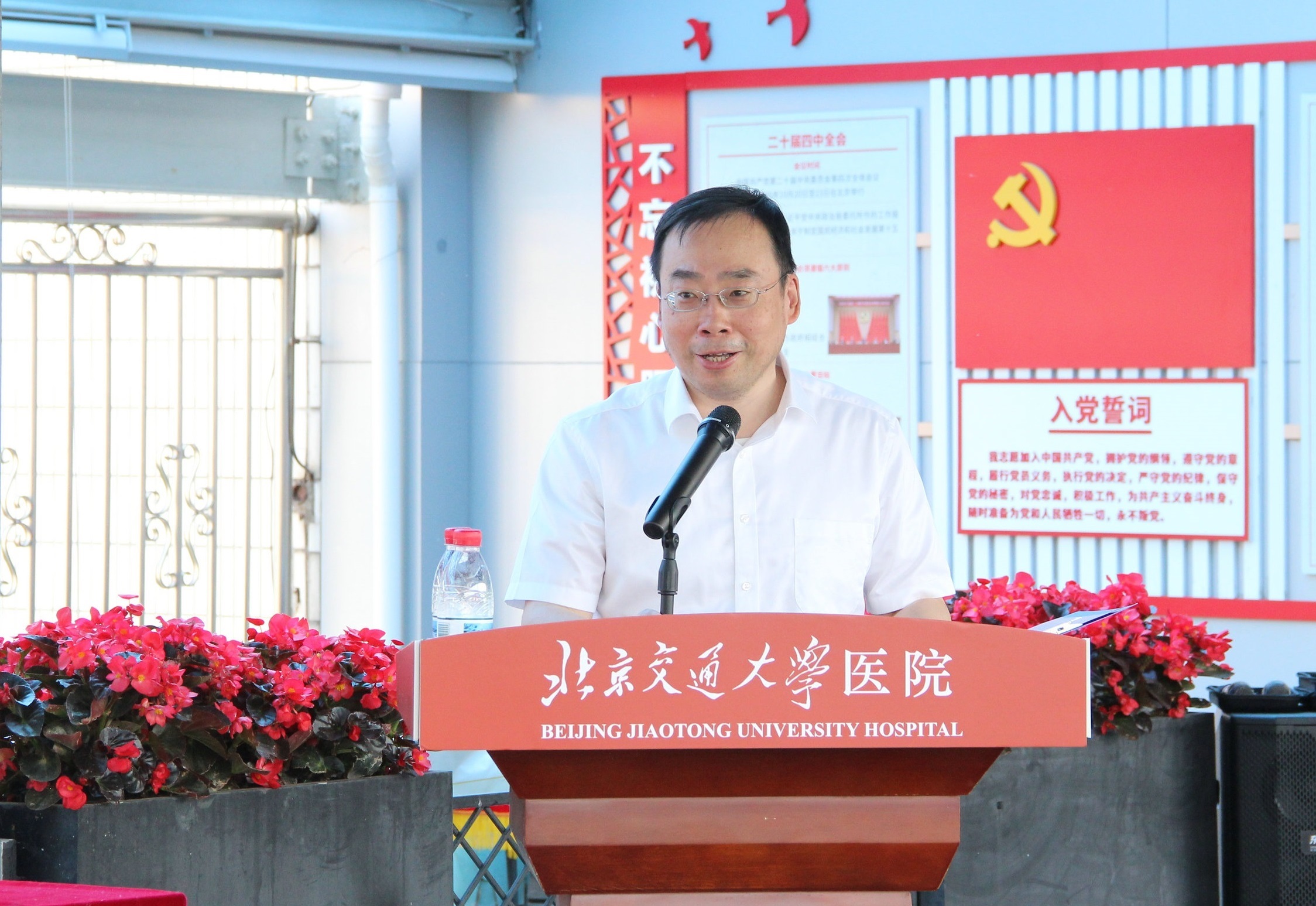 2-施校长讲话.JPG